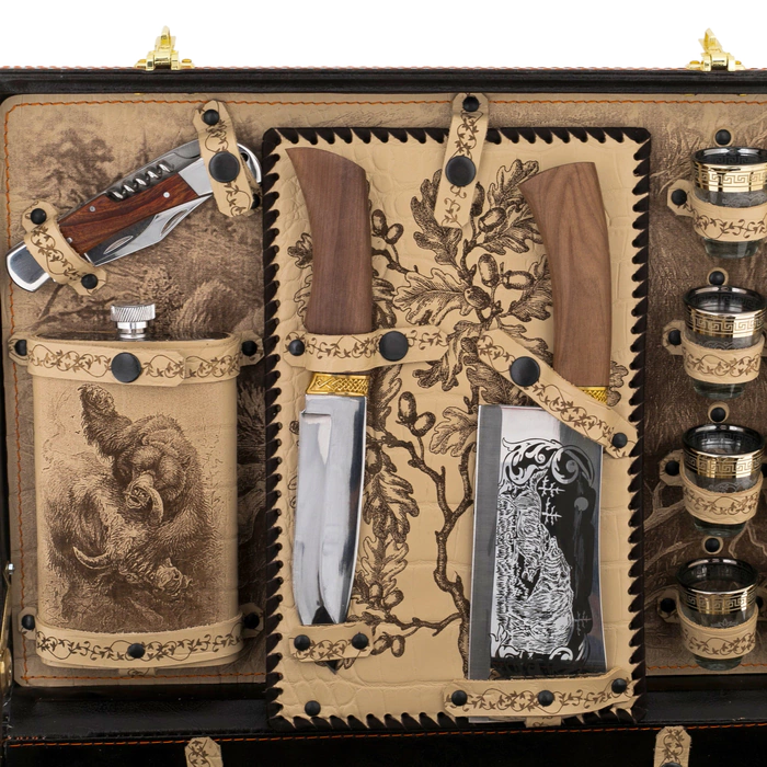 A gift set for a picnic "Bear" for 8 people