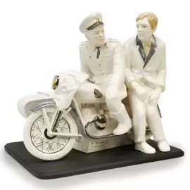 Скульптура из фарфора "Берегись автомобиля"