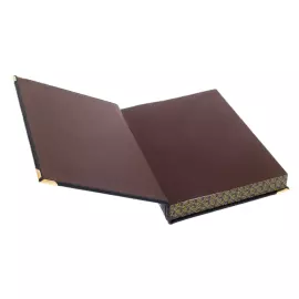 Книга в кожаном переплете  "Гильдия мастеров-оружейников. Четверть века" в коробе