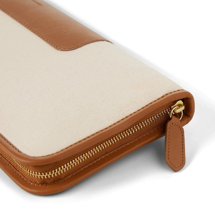 Decorative Garrett tie in a leather case