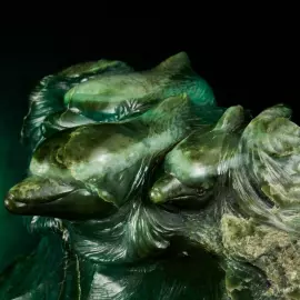 Авторская скульптура из нефрита "Семья дельфинов"