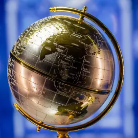 Интерьерная композиция "Глобус"