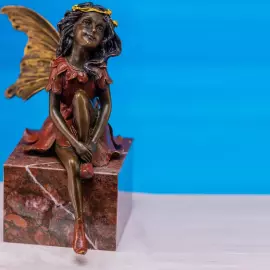 Композиция из мрамора и бронзы "Дары" с вазочкой