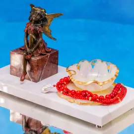 Композиция из мрамора и бронзы "Дары" с вазочкой