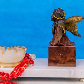 Композиция из мрамора и бронзы "Дары" с вазочкой