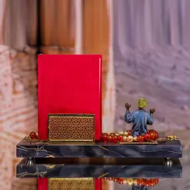 Композиция из черного мрамора и сердолика "Символ Веры"