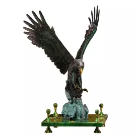 Композиция из нефрита "На вершине"