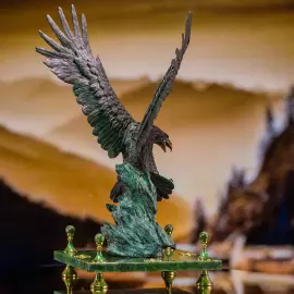 Композиция из нефрита "На вершине"