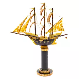 Корабль из янтаря "Бригантинна"