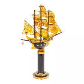 Корабль из янтаря "Бригантинна"