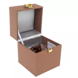 Шкатулка для украшений из янтаря и бронзы "Зима"