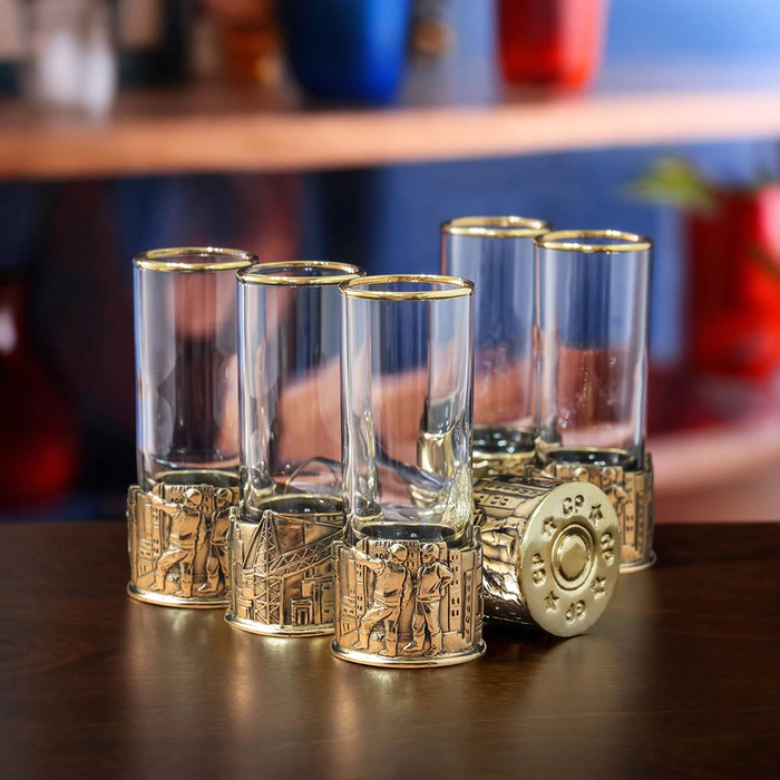 The Builder vodka set for 6 people, in a black gift box