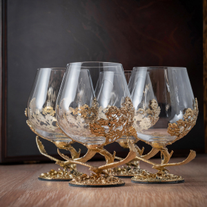 Set for cognac "Soaring Eagle" for 4 persons, in a wooden box