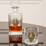 The Lion with a Crown whiskey set for 4 people, in a wooden box