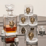 The Lion with a Crown whiskey set for 4 people, in a wooden box