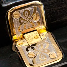 Нарды из мореного дуба и янтаря "Лев" Нарды из мореного дуба и янтаря "Лев"