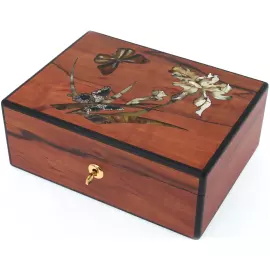 Шкатулка из янтаря "Лето" в индивидуальном кейсе