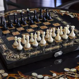 Шахматы из янтаря и мореного дуба "Арабески-Марин" Шахматы из янтаря и мореного дуба "Арабески-Марин"