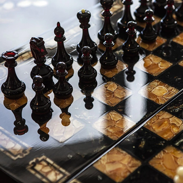 Chess made of amber and stained oak "Arabesque-Marine"