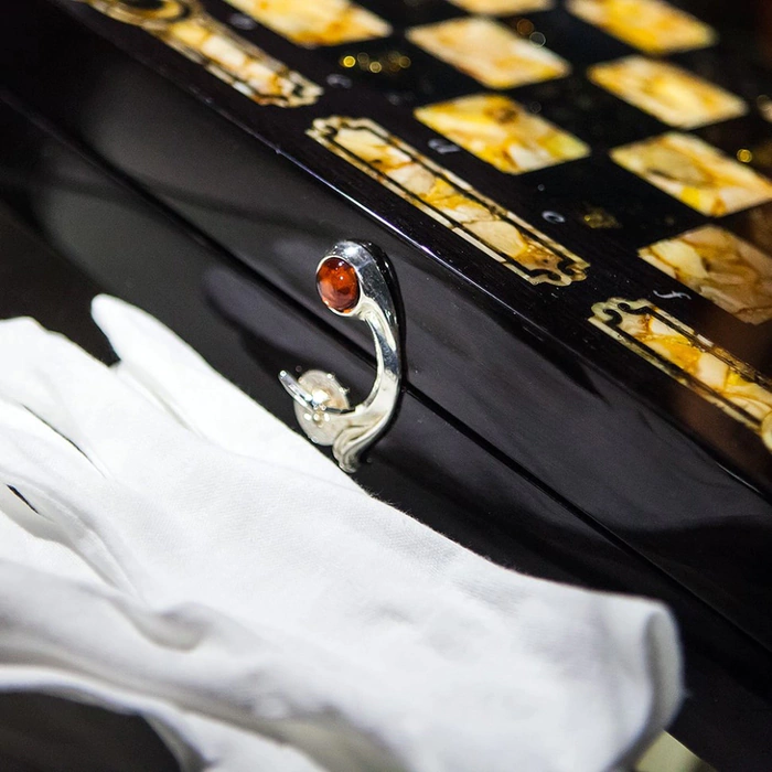 Chess made of amber and stained oak "Arabesque-Marine"