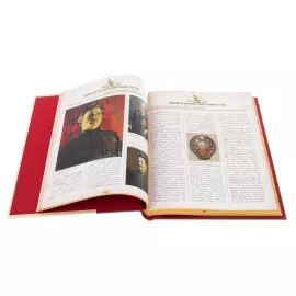 Книга в кожаном переплете "Ордена и медали Советского Союза" в футляре