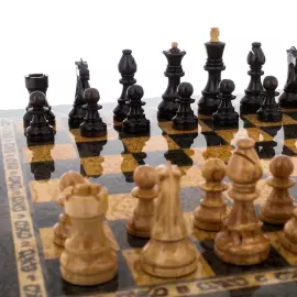 Шахматы из карельской березы с фигурными краями