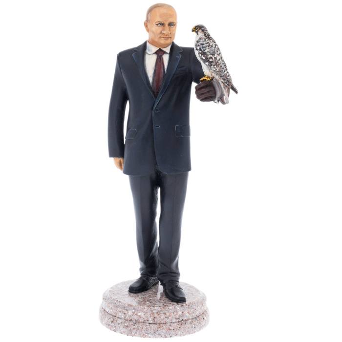Sculpture made of solid alder "Vladimir Putin with a gyrfalcon" in a gift box