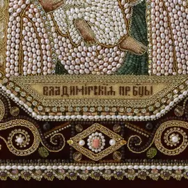 Вышитая икона "Богоматерь Владимирская" в раме и киоте