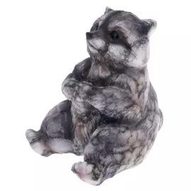 Скульптура из камня "Енот"