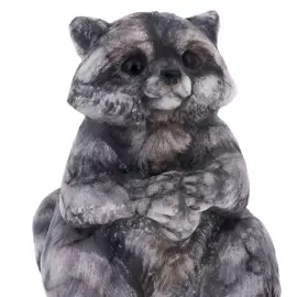 Скульптура из камня "Енот"