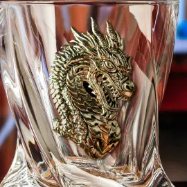 Набор для крепких напитков: 4 стопки патрон "Дракон", 2 бокала для виски "Квадро - Дракон" в черной упаковке