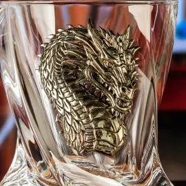 Набор для крепких напитков: 4 стопки патрон "Дракон", 2 бокала для виски "Квадро - Дракон" в черной упаковке