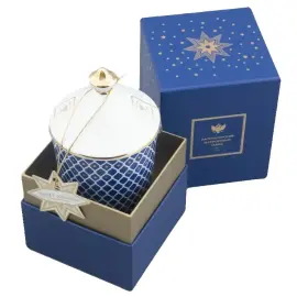 Подарочный набор со свечой "Индиго. Ваниль, Сладкий табак" в фарфоровом подсвечнике