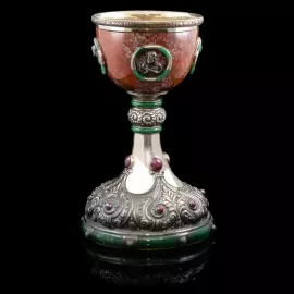 Эксклюзивная чаша из серебра, яшмы и рубинов