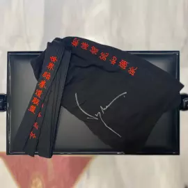 Копия шорт из фильма "Кровавый спорт" с автографом актёра Жана-Клода Ван Дамма