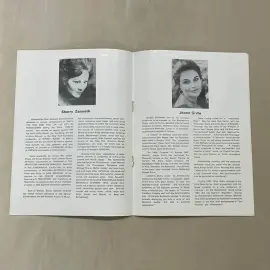 Брошюра с автографом политика Индиры Ганди Брошюра с автографом политика Индиры Ганди