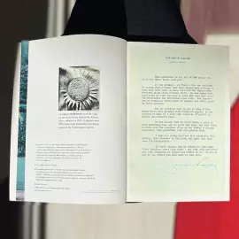 Книга и фотография с автографами 35-го президента США Джона Кеннеди и первой леди Жаклин Кеннеди, 1962 г.