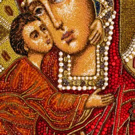Вышитая икона "Богоматерь Феодоровская" в киоте