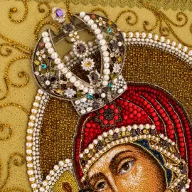 Вышитая икона "Богоматерь Феодоровская" в киоте