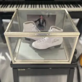 Коньки с автографом Алины Загитовой