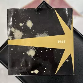 Книга с рукописным обращением и автографом Алексея Леонова