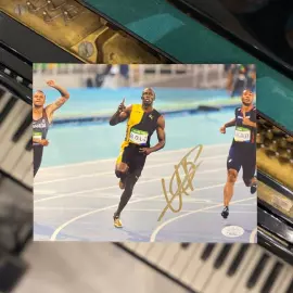 Фото с автографом Усейна Болта