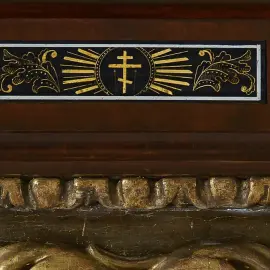 Вышитая икона "Богоматерь Троеручица" в антикварной раме и киоте Вышитая икона "Богоматерь Троеручица" в антикварной раме и киоте