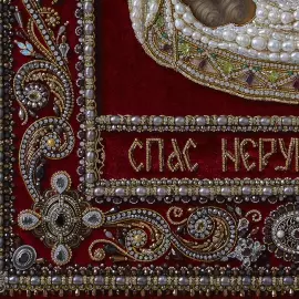 Вышитая икона "Спас Нерукотворный" в киоте