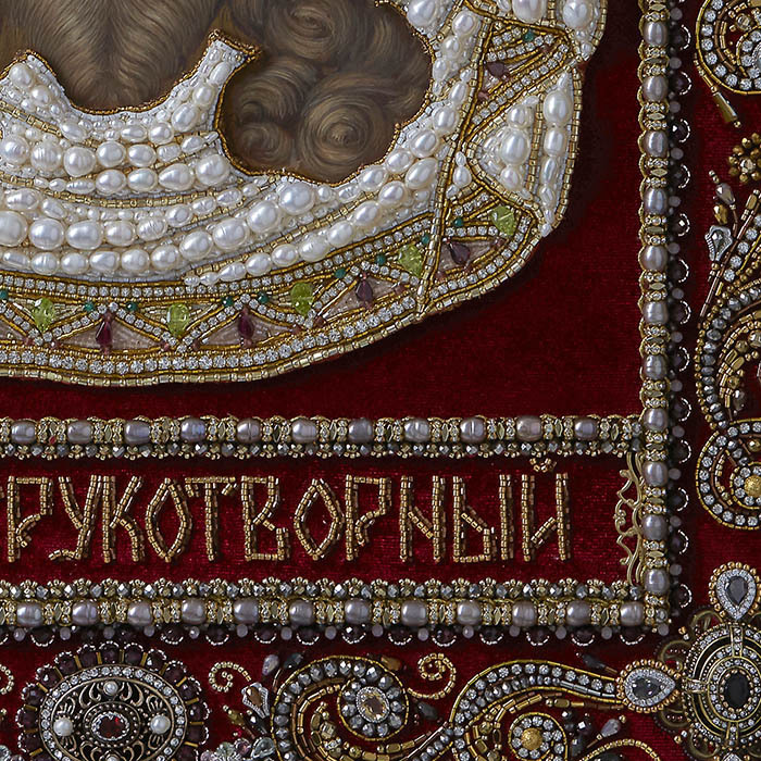 Вышитая икона "Спас Нерукотворный" в киоте