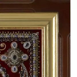 Вышитая икона "Спас Нерукотворный" в киоте