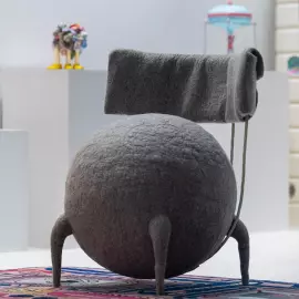 Стул Lymphochair художника Тараса Желтышева, серый