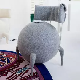 Стул Lymphochair художника Тараса Желтышева, серый