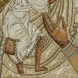 Вышитая икона "Богоматерь Феодоровская" в раме и киоте Вышитая икона "Богоматерь Феодоровская" в раме и киоте