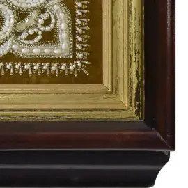 Вышитая икона "Богоматерь Феодоровская" в раме и киоте Вышитая икона "Богоматерь Феодоровская" в раме и киоте